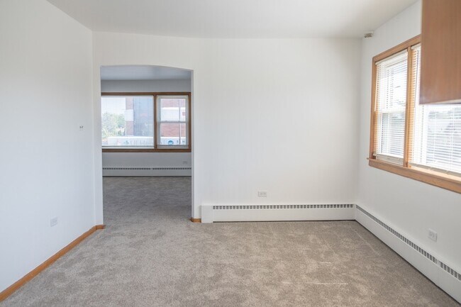 Building Photo - 5520 S Pulaski Rd