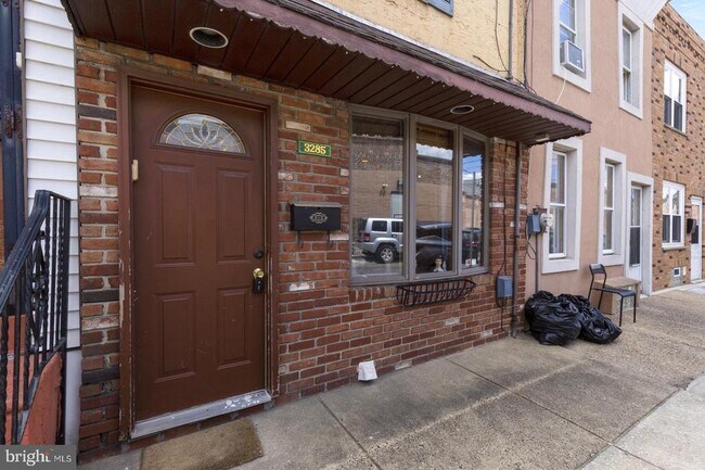 Building Photo - 3285 Chatham St