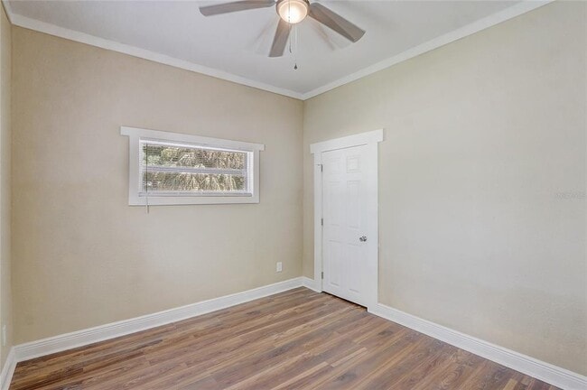 Building Photo - 246 N Oak Ave