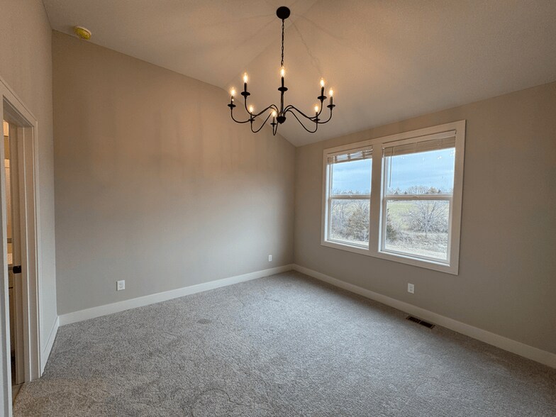 Building Photo - 1336 SW Winthrop Dr