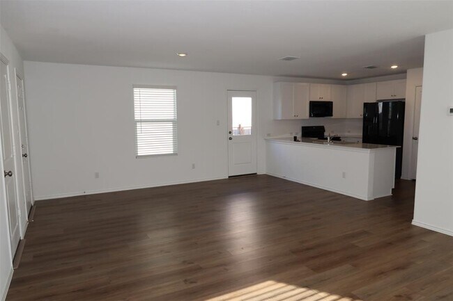 Building Photo - 716 Commander Abbott Dr