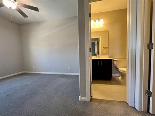 Building Photo - Spectacular NW Home For Rent