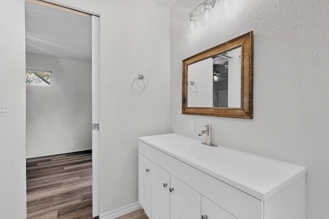 Building Photo - 5516 Laredo Ln