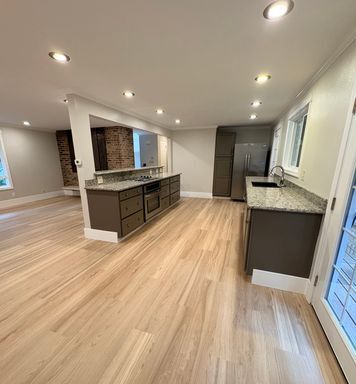 Building Photo - Newly Remodeled Beautiful and Spacious Shoreline Home