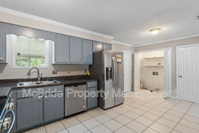 Building Photo - 4009 Royal Oaks Ct