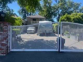 Building Photo - 305 W 1st St