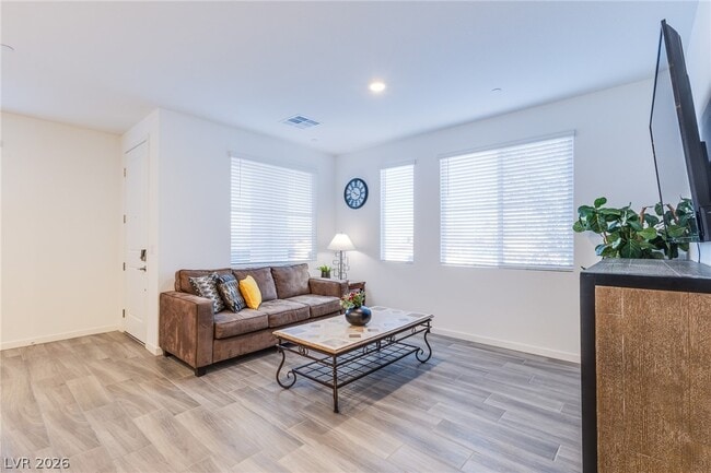 Building Photo - 145 Aqua Cmns