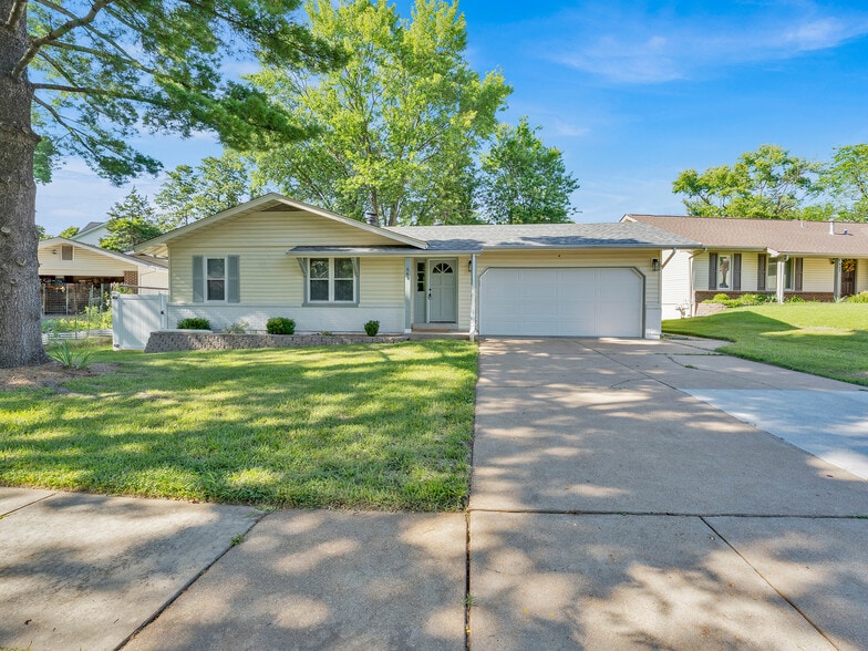 Building Photo - 449 Madrina Ct