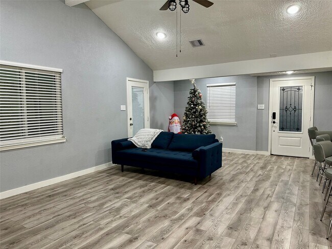 Building Photo - 7114 Golden Dale Ct