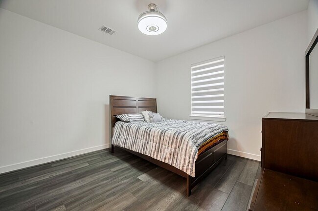 Building Photo - 18311 Licola Mdw Ln