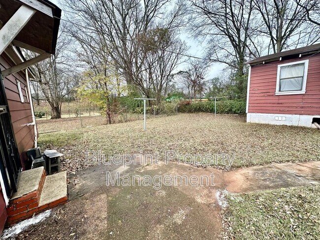 Building Photo - 3616 Maple Ave SW