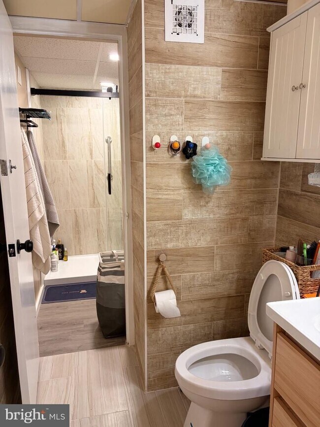 Building Photo - 2B1B unit in Radnor House