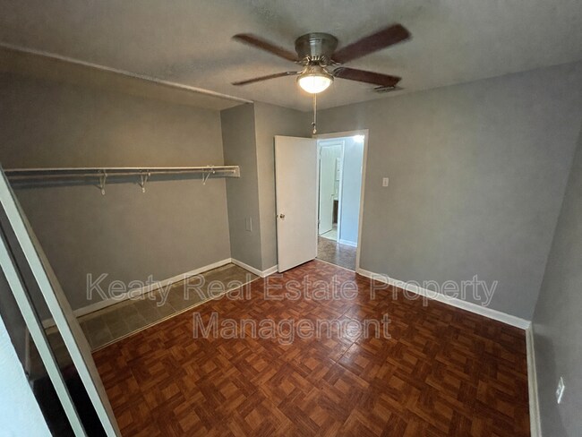 Building Photo - 405 Fox Run Ave