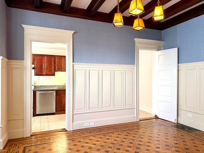 Building Photo - 114 Church St