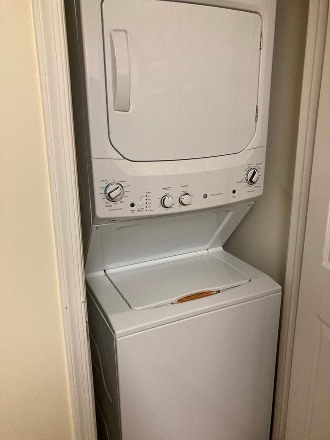 Building Photo - Beautiful 2 Bed 2 Bath Condo In Popular Oak Park Community - Water Included!