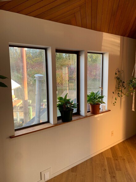 Building Photo - 2901 SE Oaks Park Way