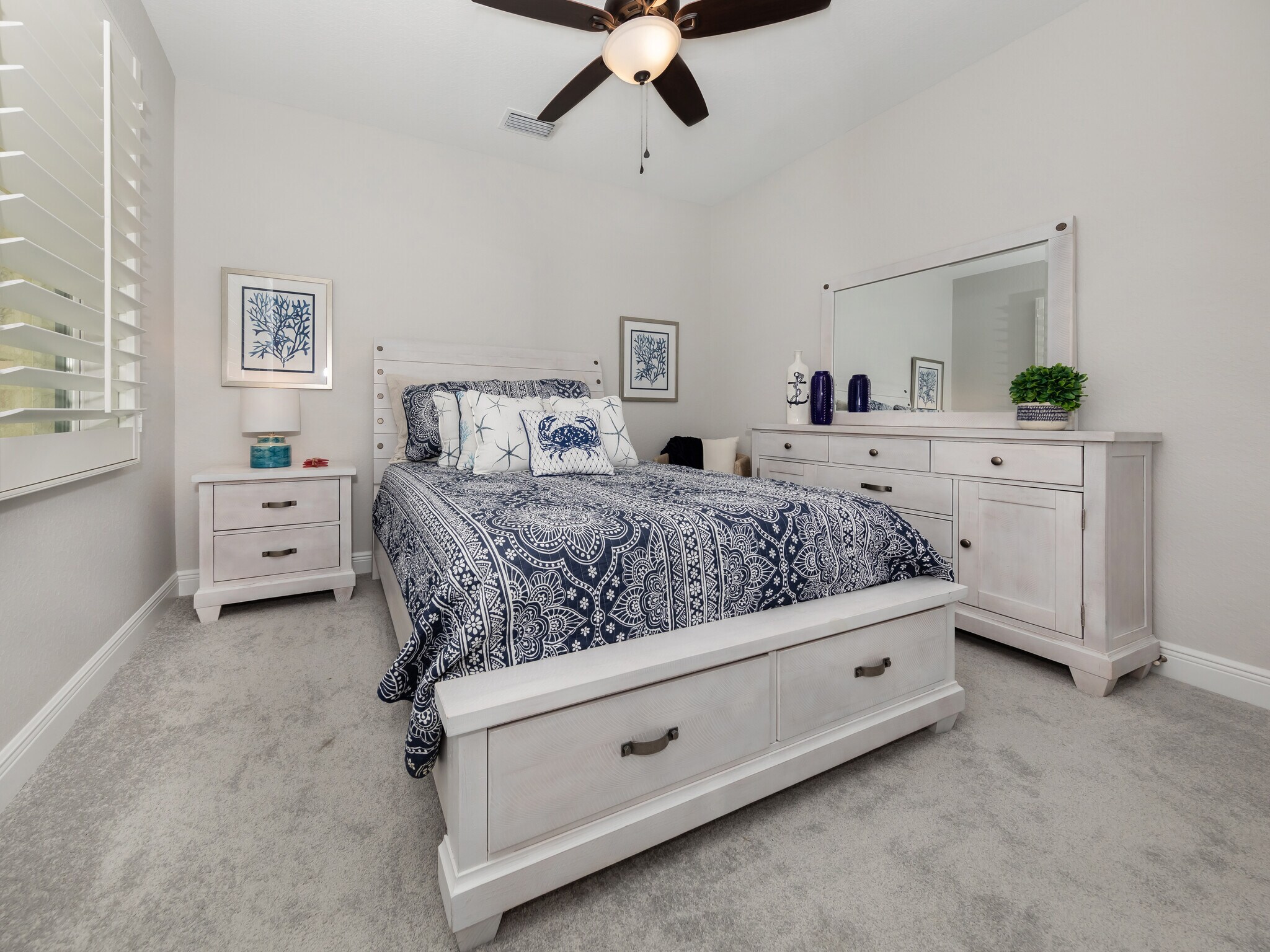 Building Photo - 906 E Venice Ave