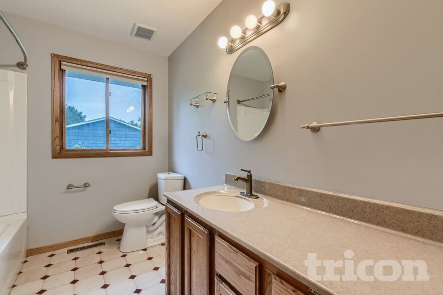 Building Photo - 11051 Quebec Ave N