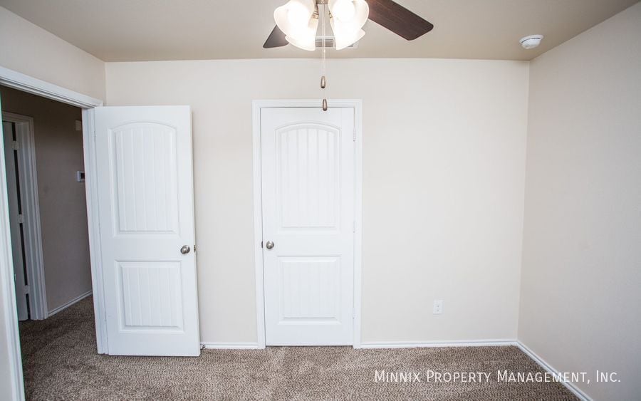 Building Photo - 14211 Vernon Ave