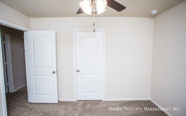 Building Photo - 14211 Vernon Ave