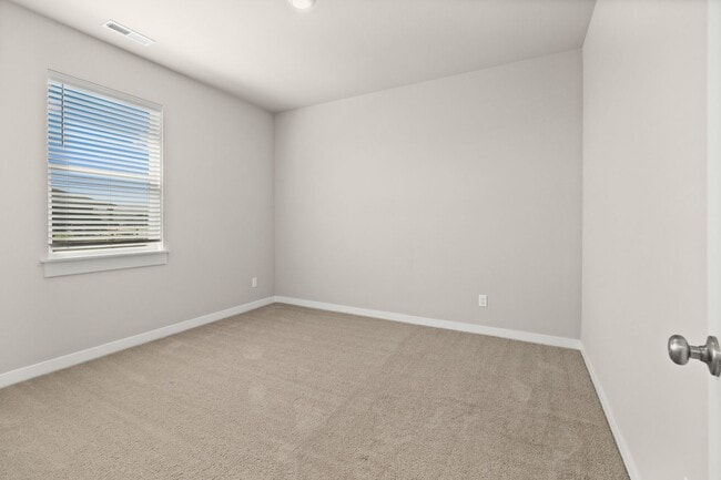 Building Photo - 4 Bedroom Home with Spacious Fully Fenced ...