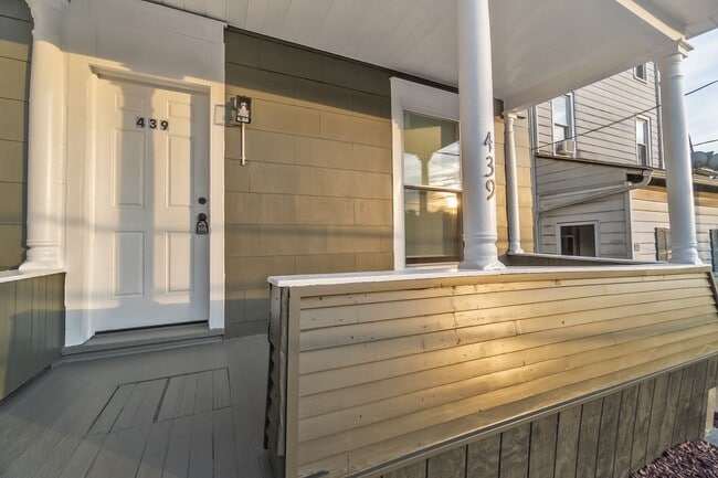 Building Photo - Spacious 3-Bed + Office Home in Slatington — Fresh Floors & Flexible Layout