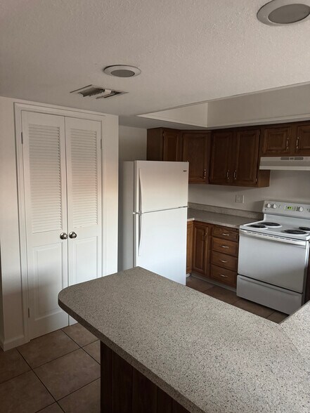 Building Photo - 1550 N Stapley Dr