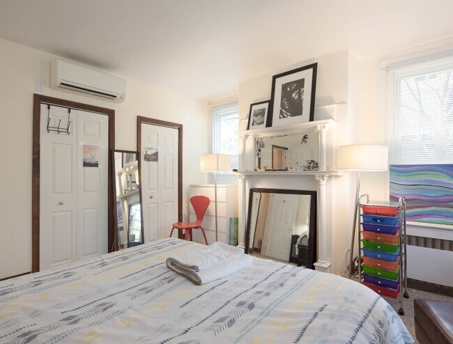 Building Photo - 5019 Roland Ave