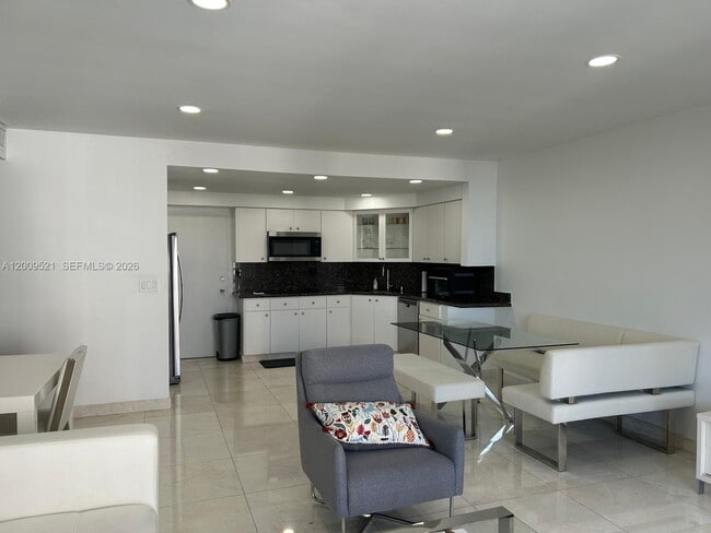 Building Photo - 1408 Brickell Bay Dr