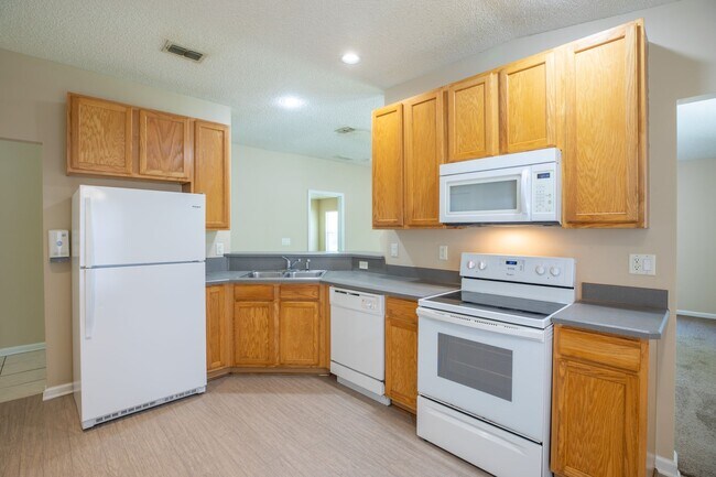 Building Photo - Great Rental in Litchfield at OakLeaf Plan...