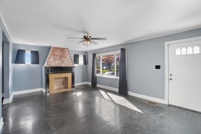 Building Photo - 610 Salisbury Rd