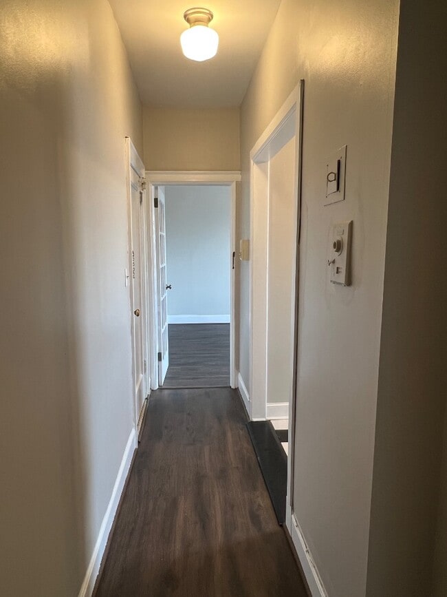 Building Photo - 122 W 39th St