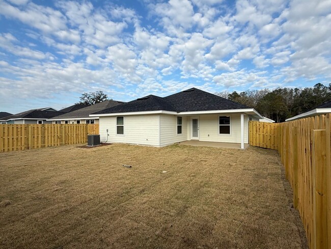 Building Photo - 3 Bedroom 2 Bath In Savannah Station