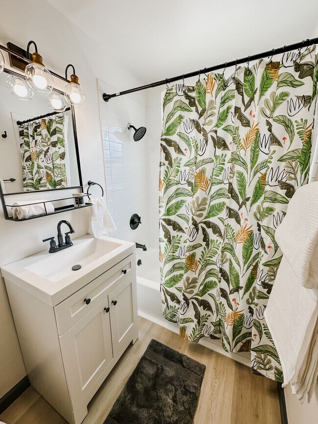 Building Photo - Beautiful one bedroom apartment