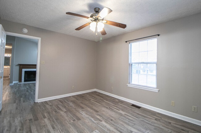 Building Photo - 131 Lillian Dr