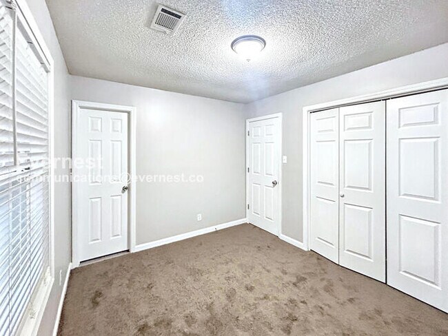 Building Photo - Limited Time Special Offer / 5 Bed, 3.5 Bath Home with Attached Garage / Pet-Friendly / Vouchers ...