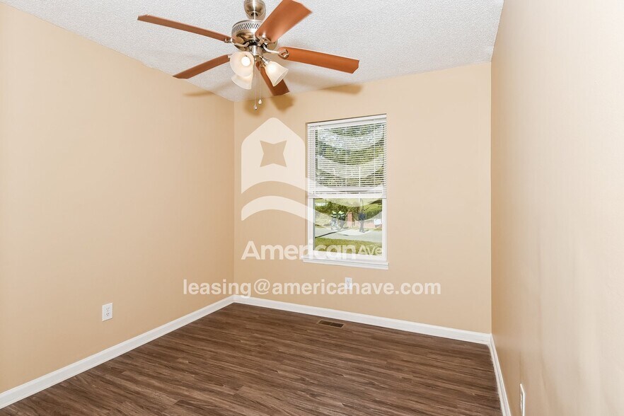 Building Photo - 7352 Pinedale Dr