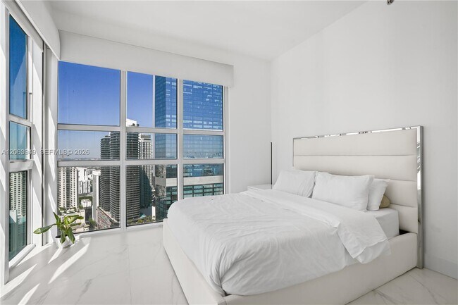 Building Photo - 950 Brickell Bay Dr