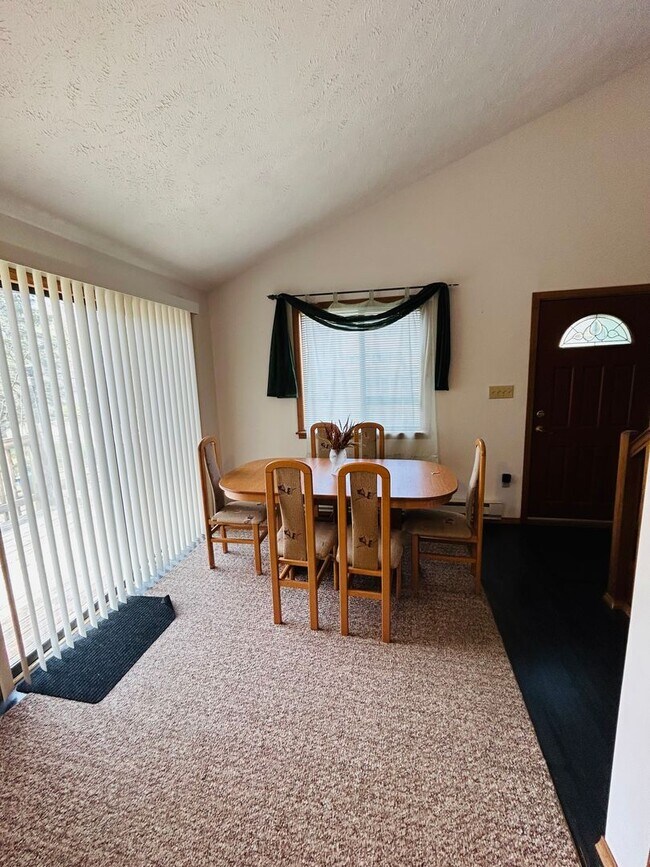 Building Photo - Bright and spacious 3-bedroom, 1-bath home featuring a nice backyard