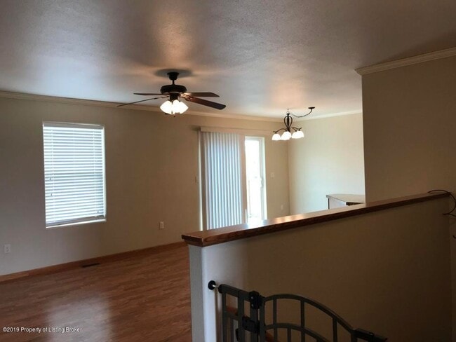 Building Photo - Newer, Spacious House for Rent in Dickinson