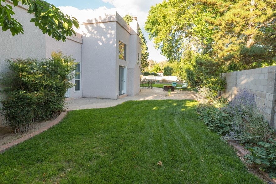 Building Photo - 9316 Tanoan Dr NE