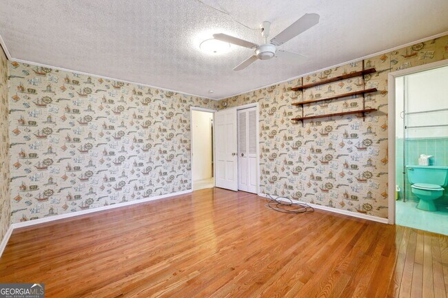 Building Photo - 5140 Lakewood Dr