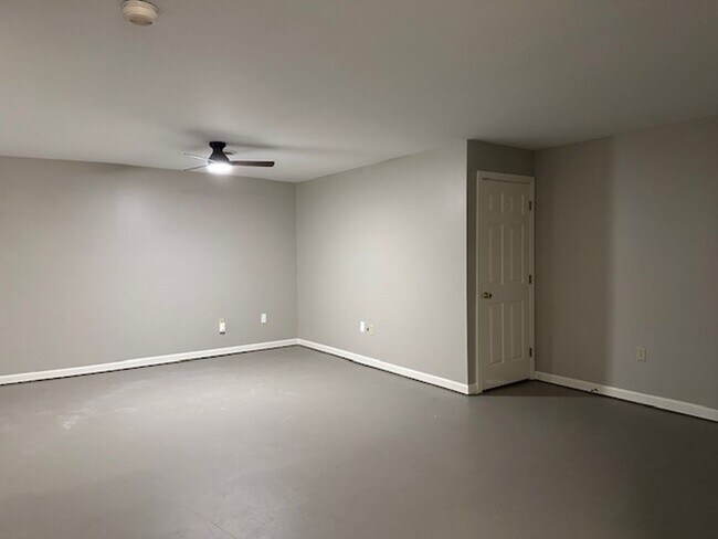 Building Photo - 2033 A Raleigh Rd