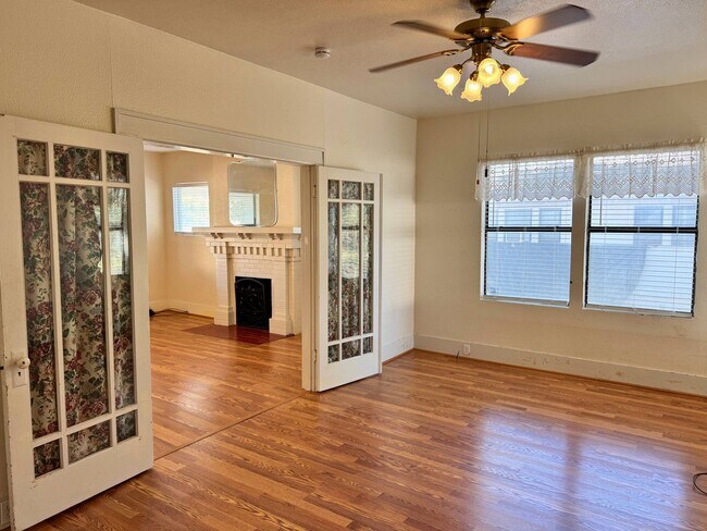 Building Photo - Adorable 3 Bed, 1 Bath Craftsman Home