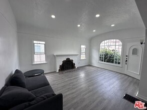 Building Photo - 1116 W 64th St