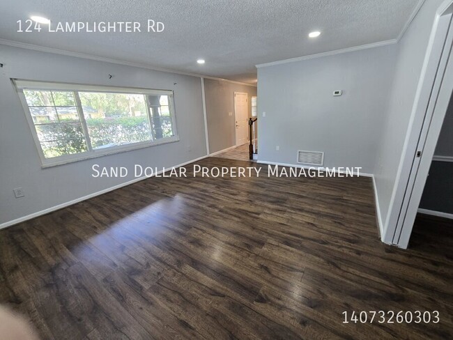 Building Photo - "Spacious 4-Bed Oasis in Altamonte Springs...