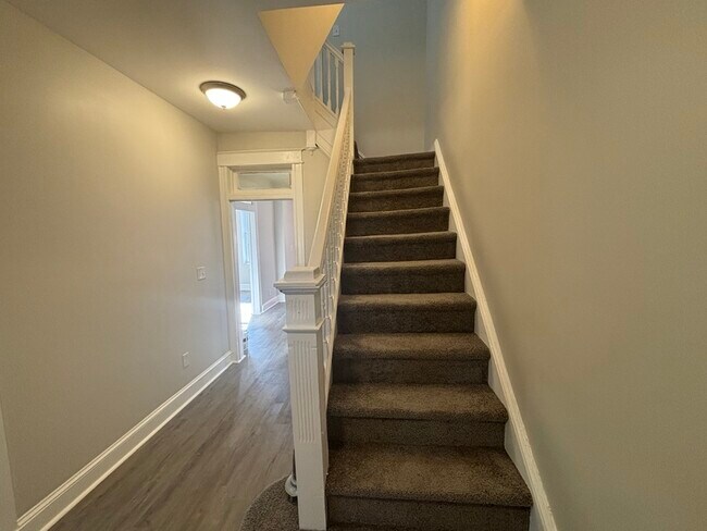 Building Photo - 410 N Loudon Ave