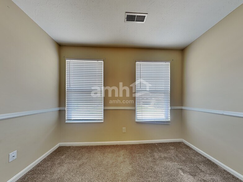 Building Photo - 6530 N Andover Way