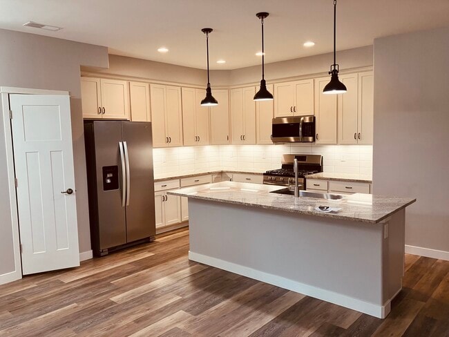 Building Photo - 217 S Mulberry St