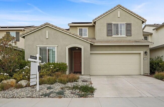 Building Photo - WOW!  Former Roseville Model Home 4/3 + SOLAR!  Please read entire ad for viewings!